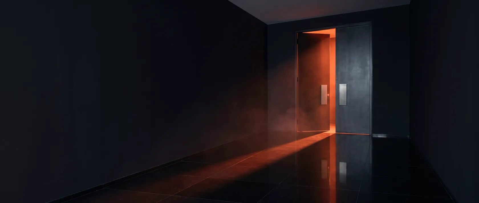 Ilustração: porta entreaberta com luz laranja no fim de um corredor escuro