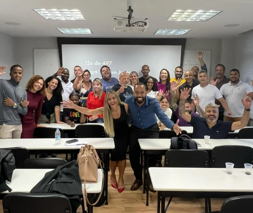 Turma reunida na sala do evento